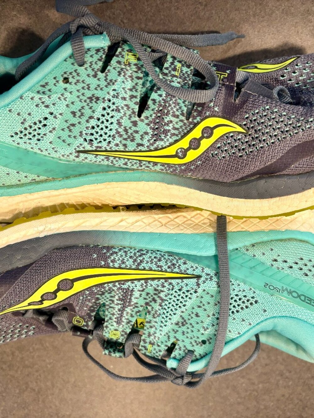~~Saucony Freedom ISO 2 Women's 9 Running Shoes Green/Grey*****they are in great